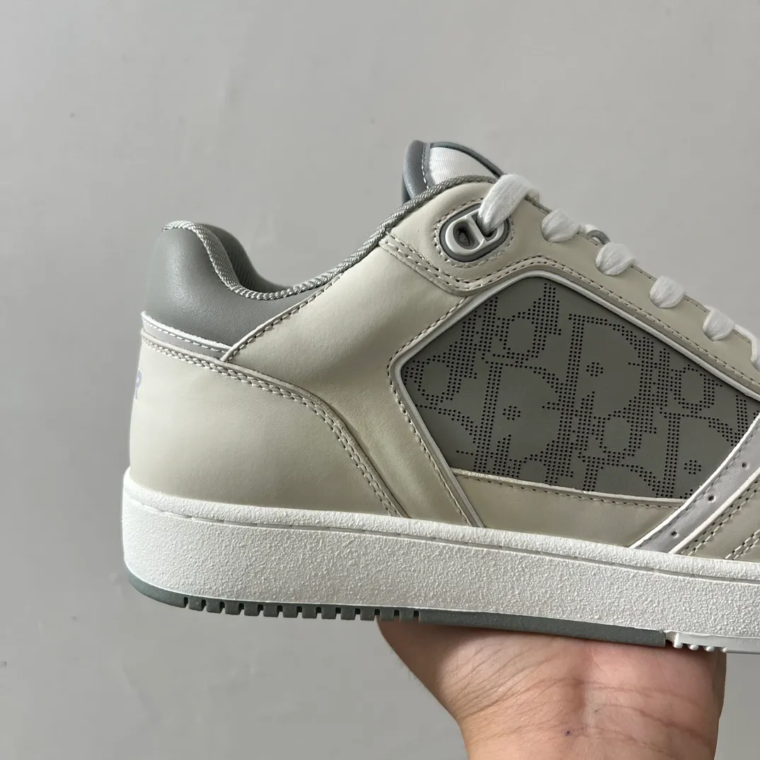 👟👟Ex-factory price 560👟👟 Men's size +10 Dior B27 series ✨2024 upgraded version purchasing agent grade ✨Super🔥sports shoes👫couple shoes. The high version 1:1 adopts oil edge lasting technology, the fabric is imported first-layer cowhide + high-tech fabric, and the inner cowhide + customized lining. TPU original engraved outsole. More than 30 colors of high-soled boots are available. Size: 35-42 for women and 38-46 for men. Bosses are welcome to compare...